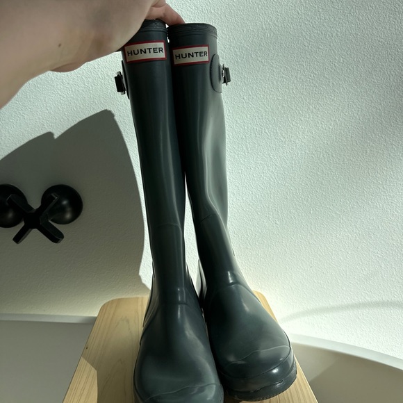Hunters Original Glossy Grey Rain-boots - Picture 2 of 4